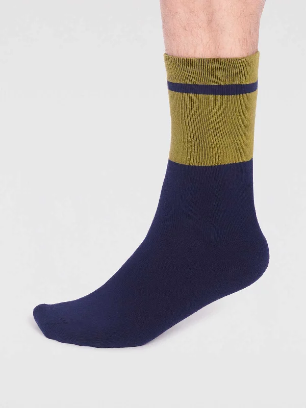 Moisture - wicking men's socks for drynessGordon Organic Cotton Plain Walker Socks - Lichen Green