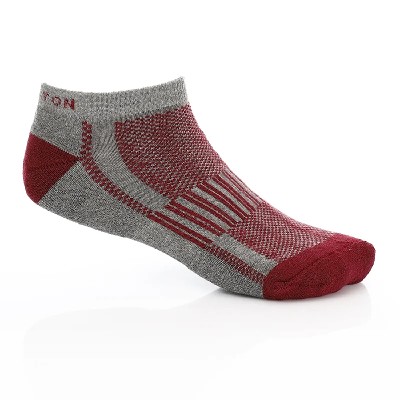 Silk men's socks for a smooth and soft touchMen Plain Mid Calf Socket Socks -Dark Red