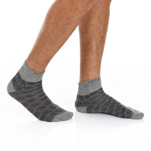 Moisture - wicking men's socks for drynessMen's Jacquard Ankle Socks - Short, Sporty - White