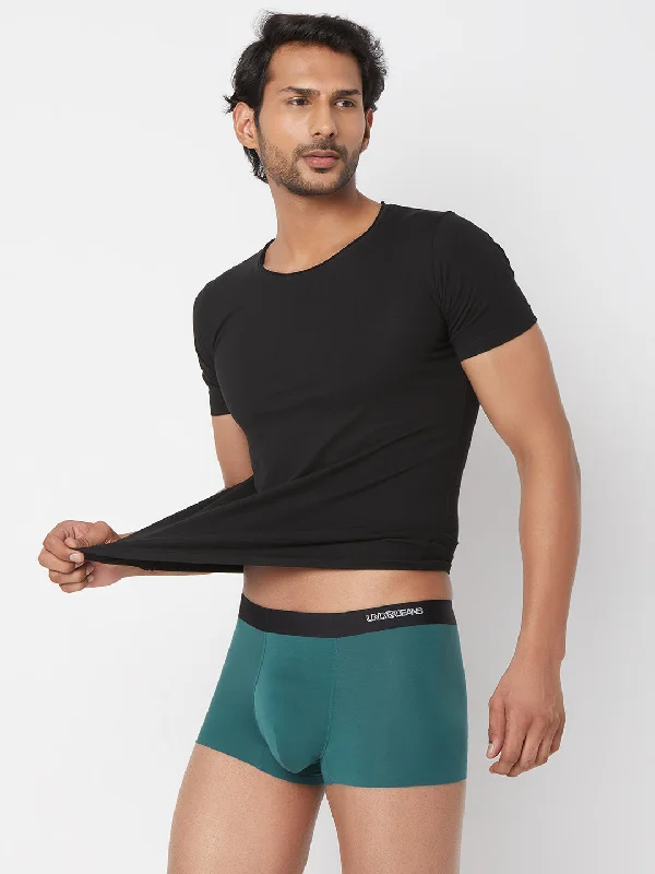 Men's trunks with a reinforced crotch areaMen Green Solid Super Premium Bonded Elastic Trunk - Underjeans By Spykar